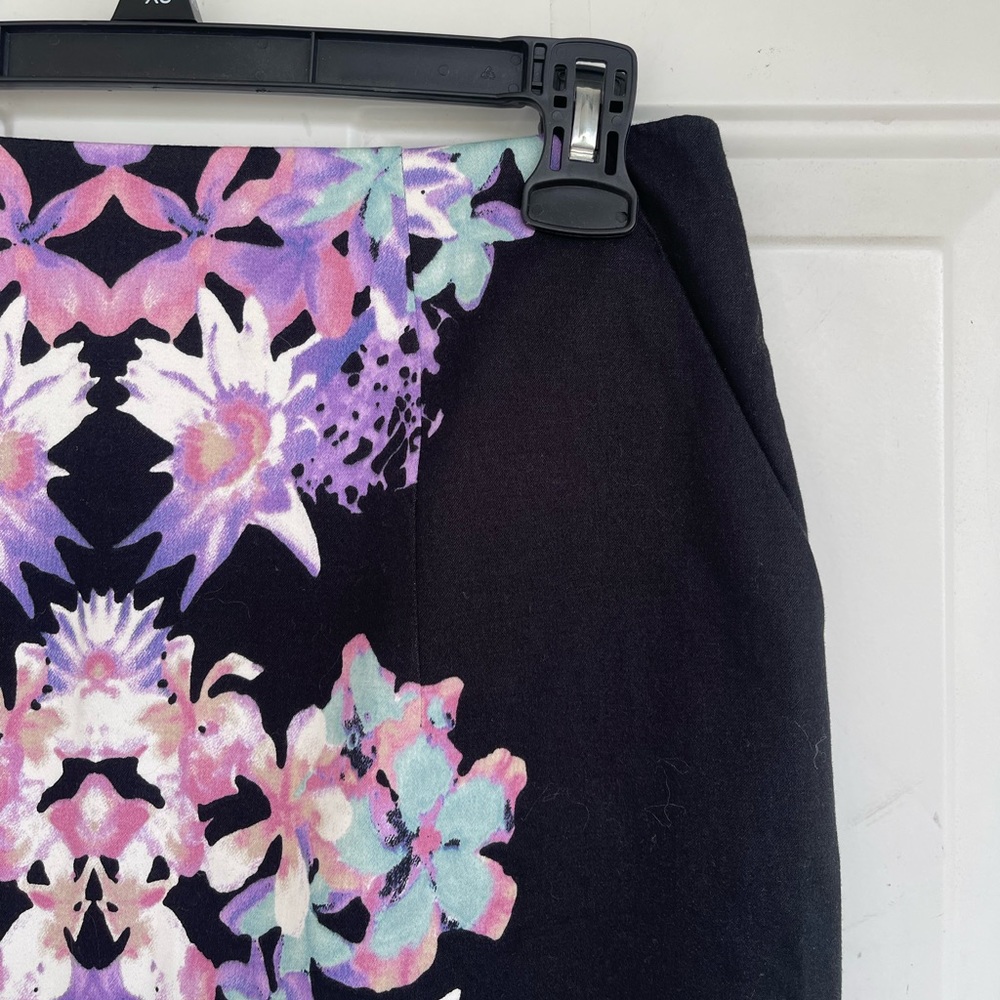Mossimo Black Floral Pencil Skirt with Pockets - Picture 5 of 10